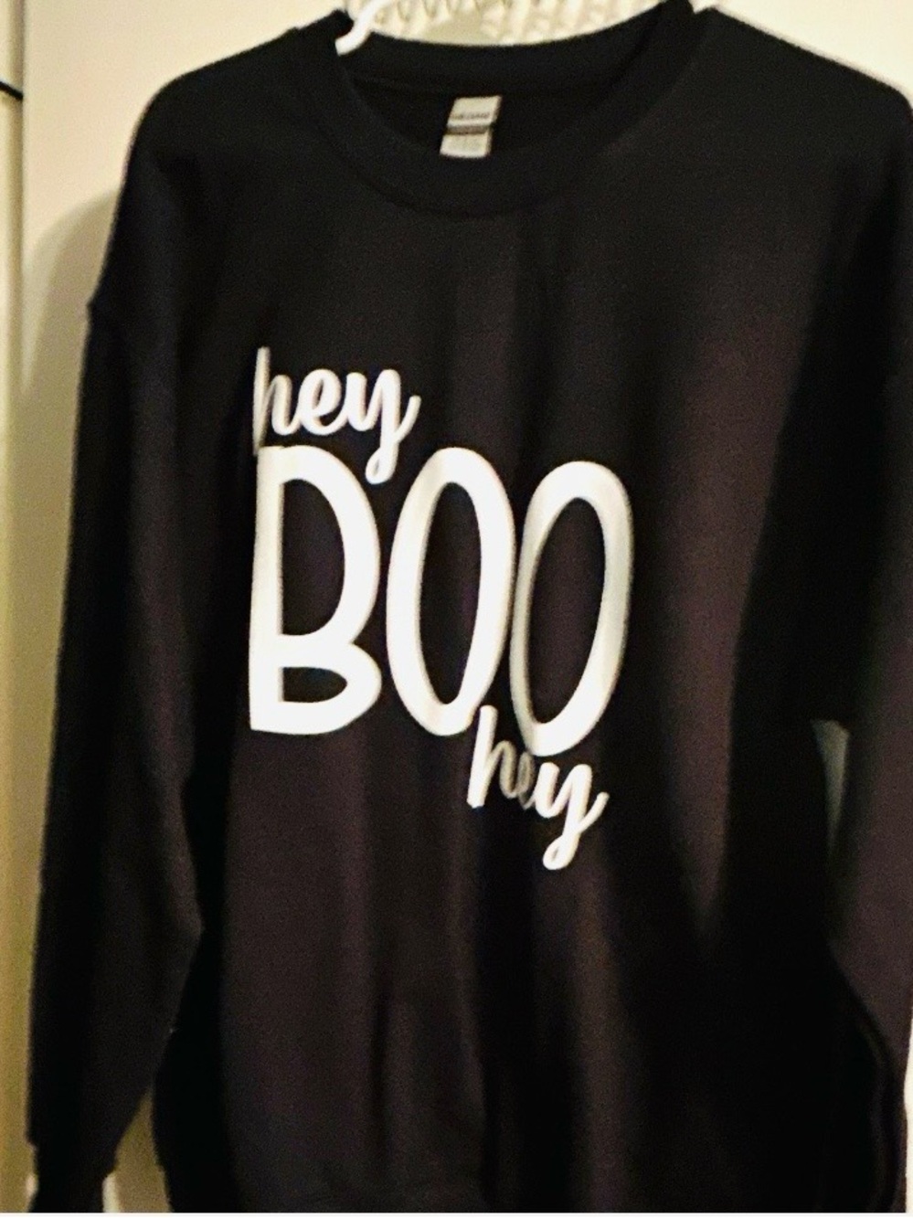 Halloween Women’s Black "Hey Boo" Graphic Sweatshirt